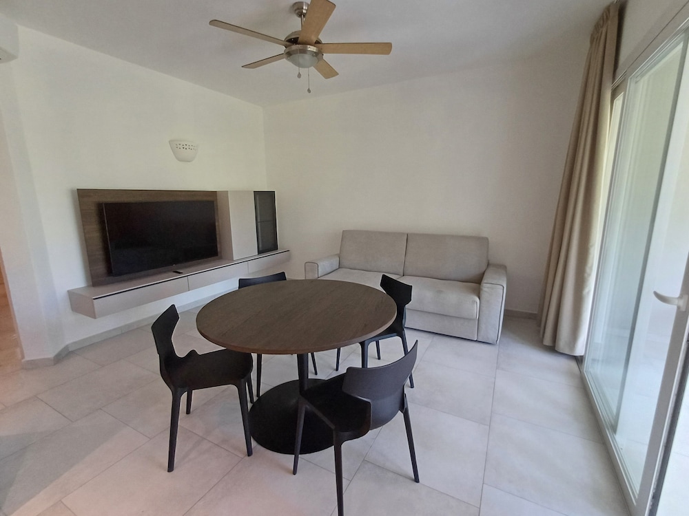 Tracadero Beach Resort 65/77