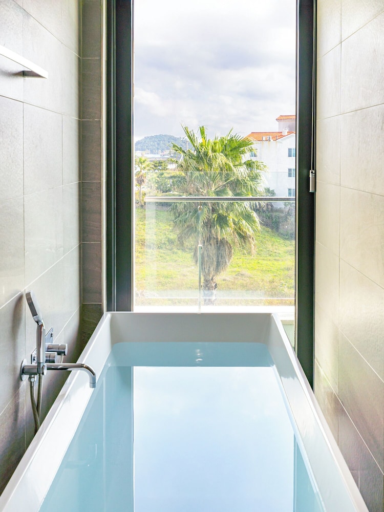 Hotel & Pool Villa Attirance 30/50