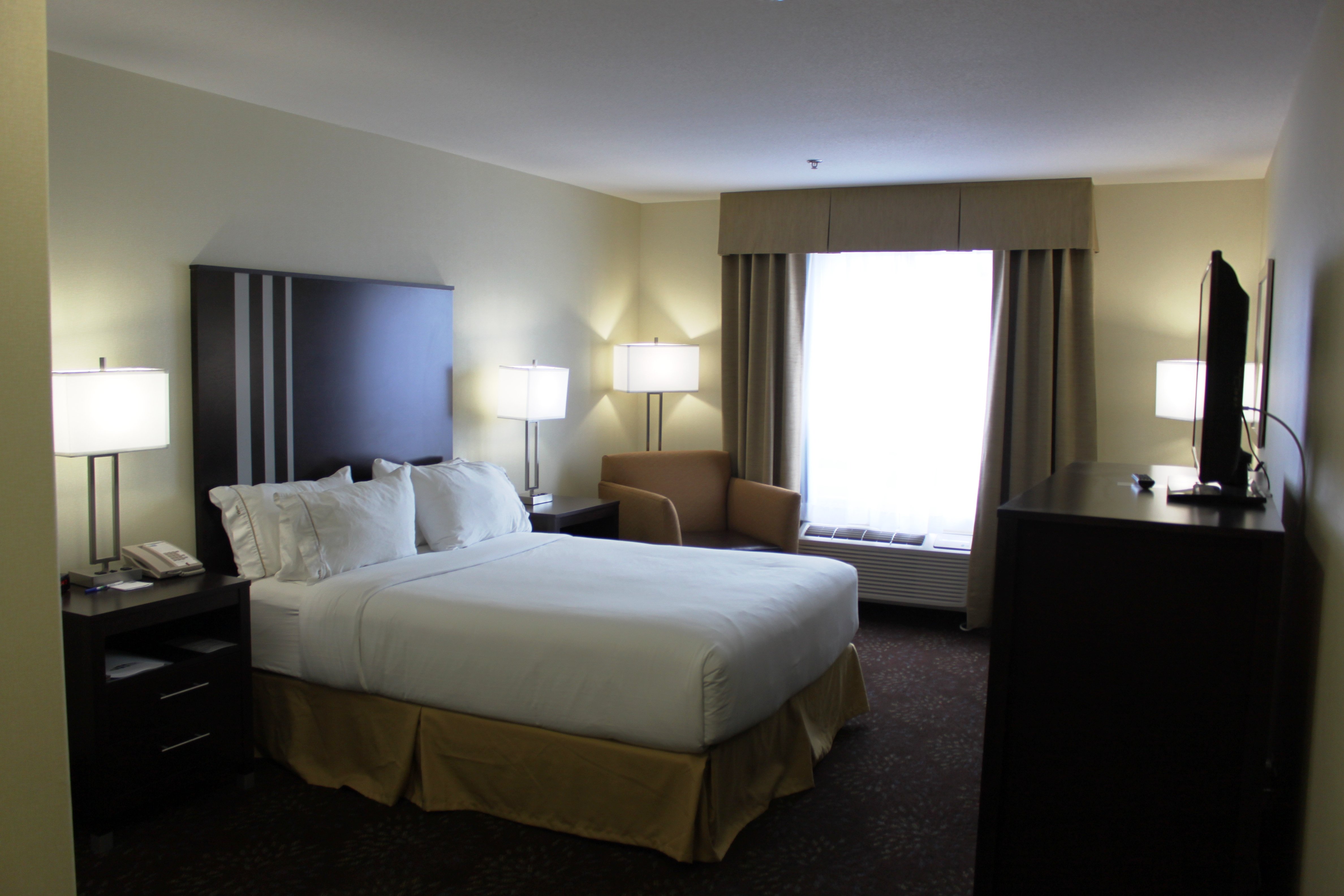 HOLIDAY INN EXPRESS YORKTON EAST 20/39