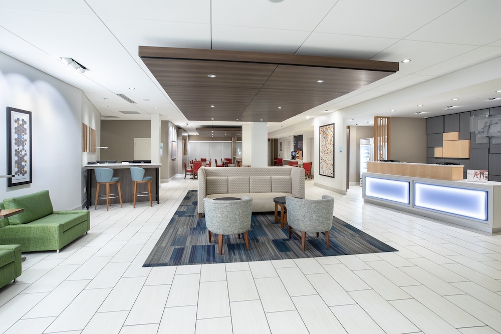 Holiday Inn Express Suites Great Bend 11/53