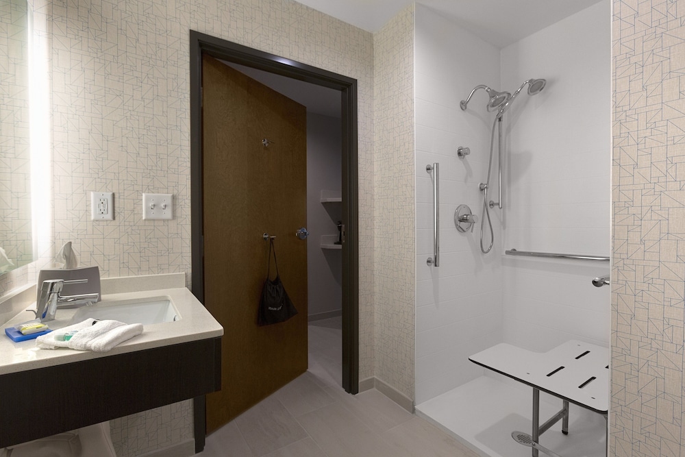 Holiday Inn Express Lake Park 15/41