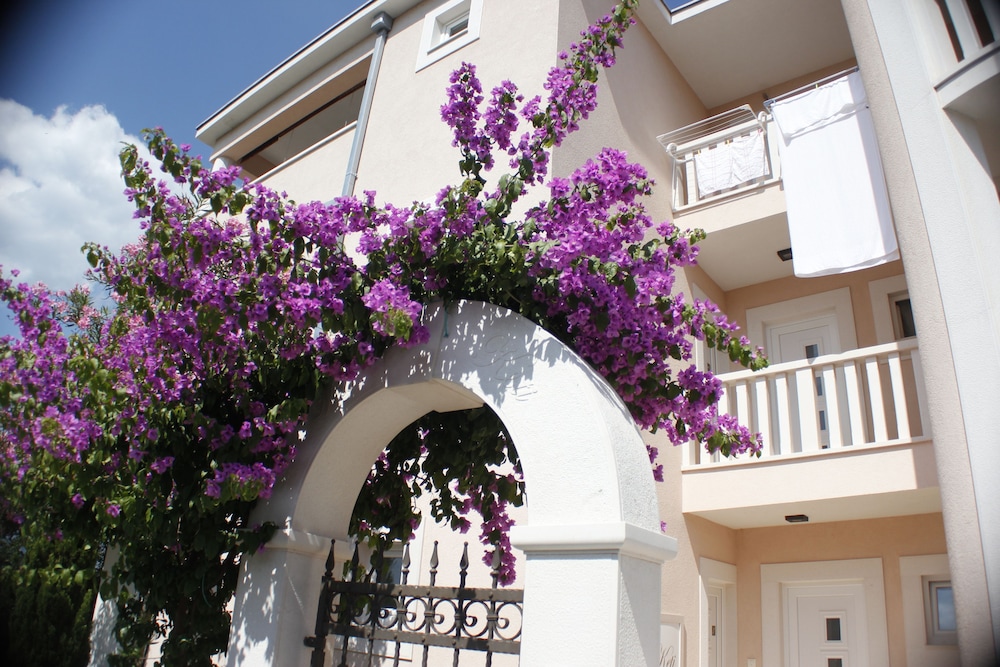 VILA KETI 3/50