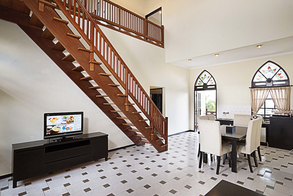 Royal Hotel and Villa Batu 52/61