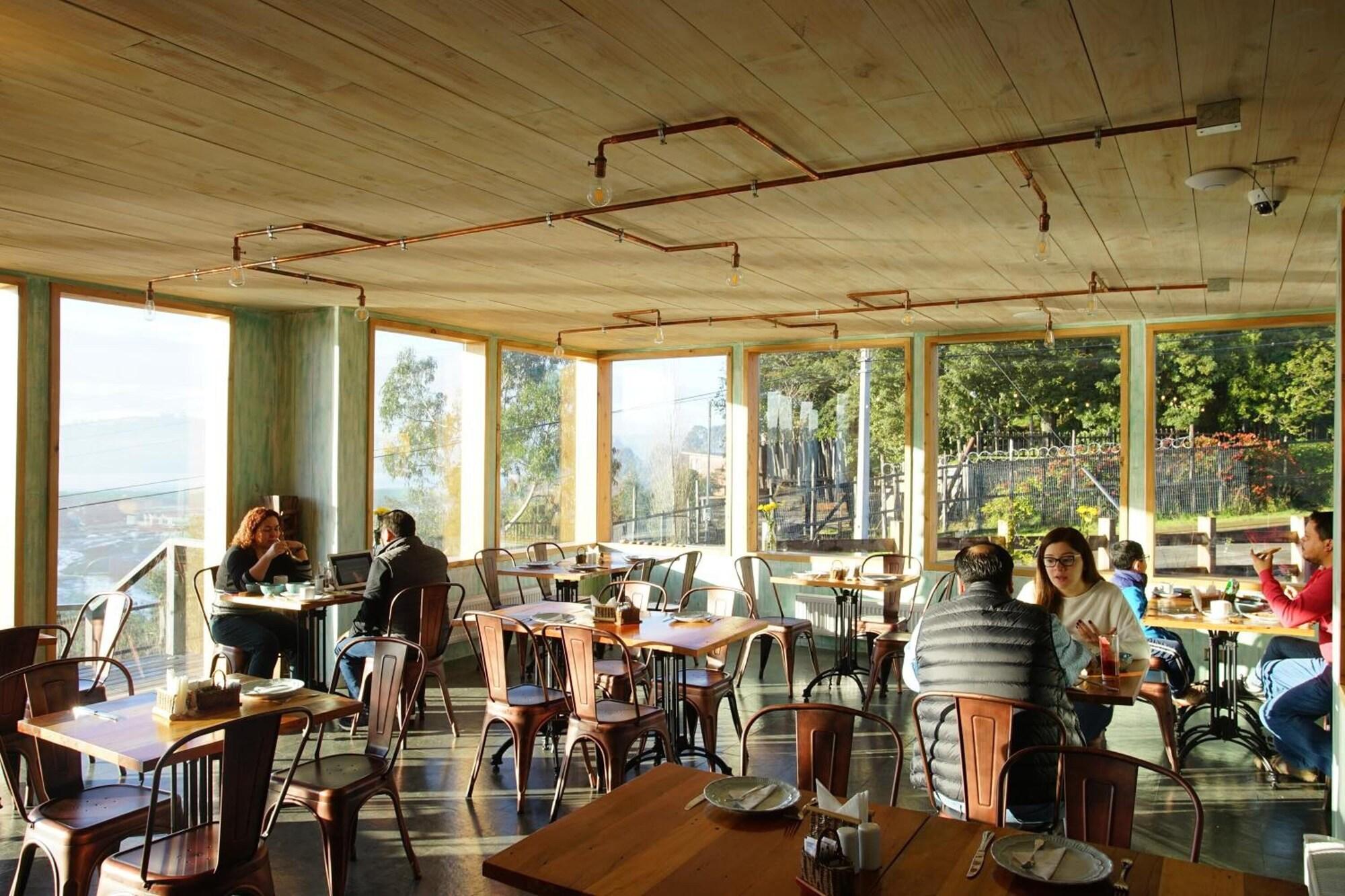 Hotel & Cafe Veliche 37/50