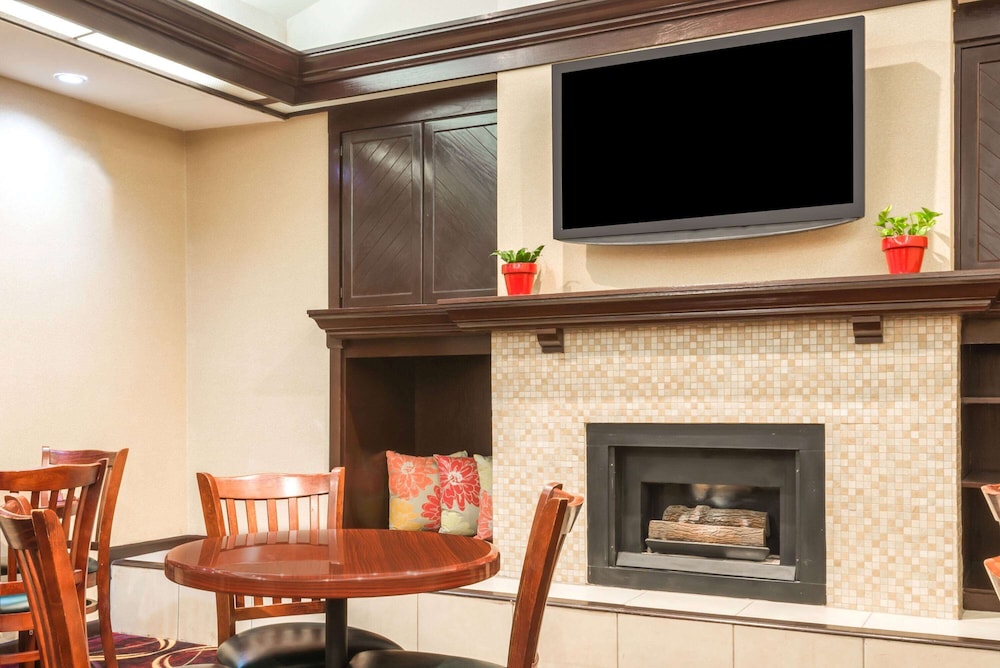 Hawthorn Extended Stay by Wyndham Dayton 15/27