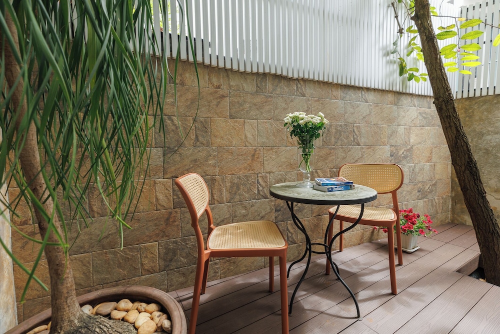 Le Charcoa Hotel 68/74
