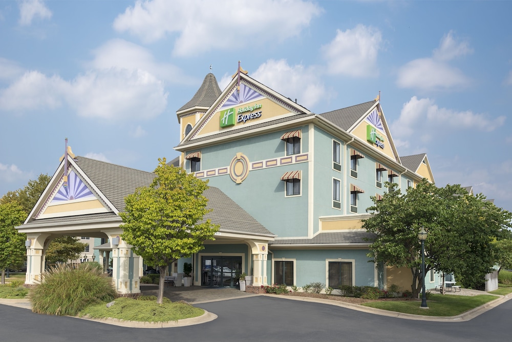 Holiday Inn Express Holland 1/55