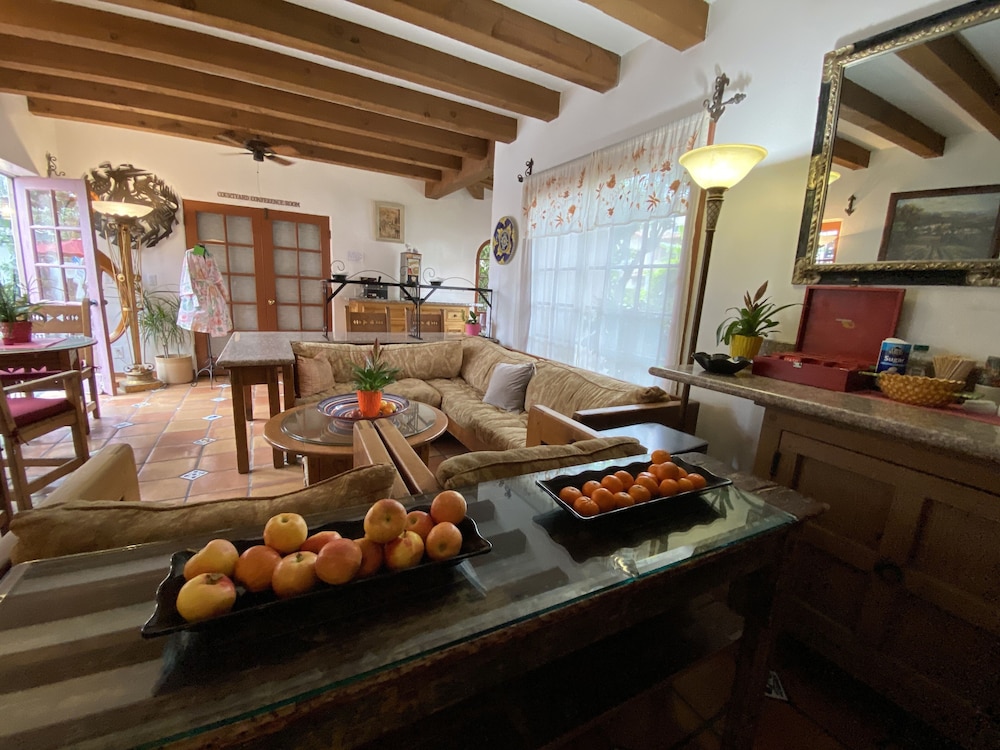 Villa Rosa Inn 50/78