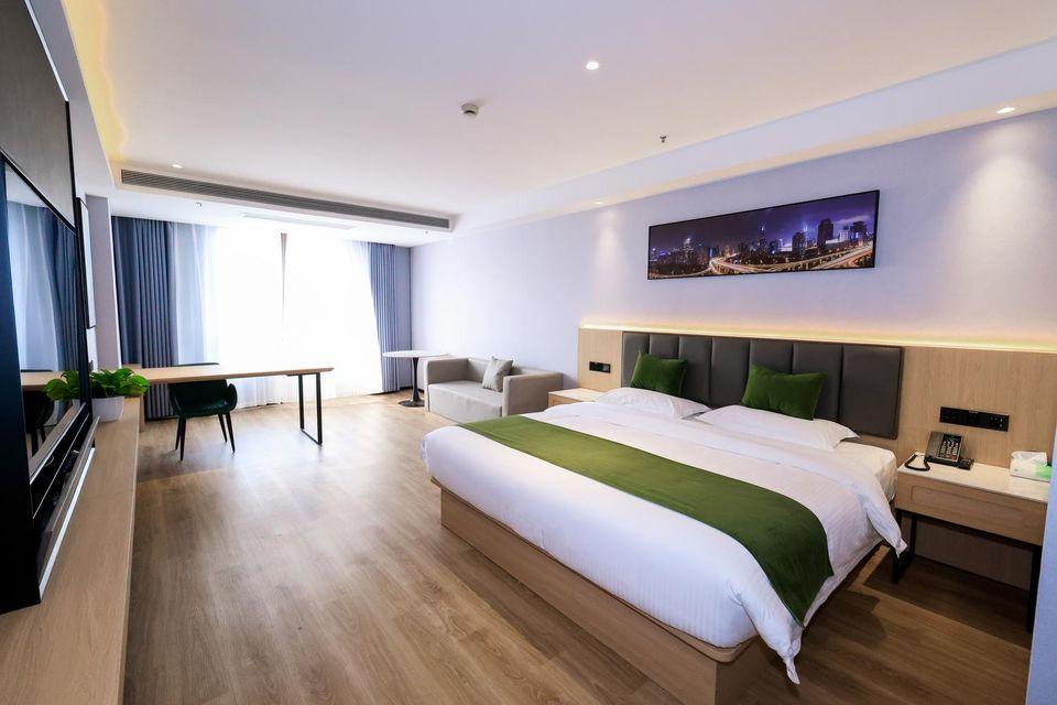DELUXE, QUEEN BED