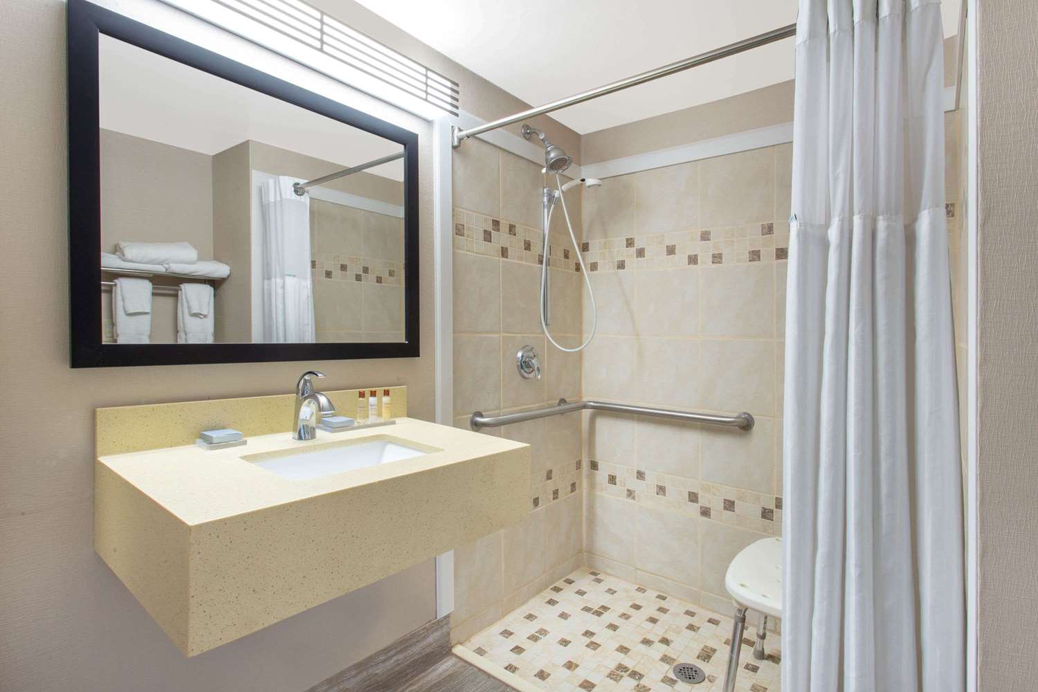 Wingate By Wyndham Indianapolis Airport Plainfield 14/17