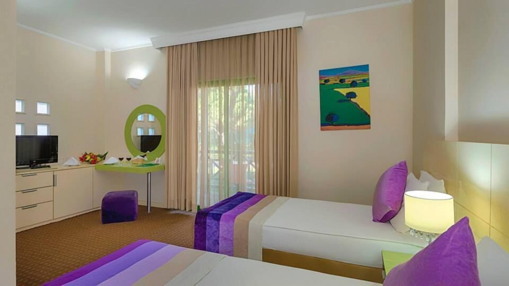 FAMILY, MULTIPLE BEDS
