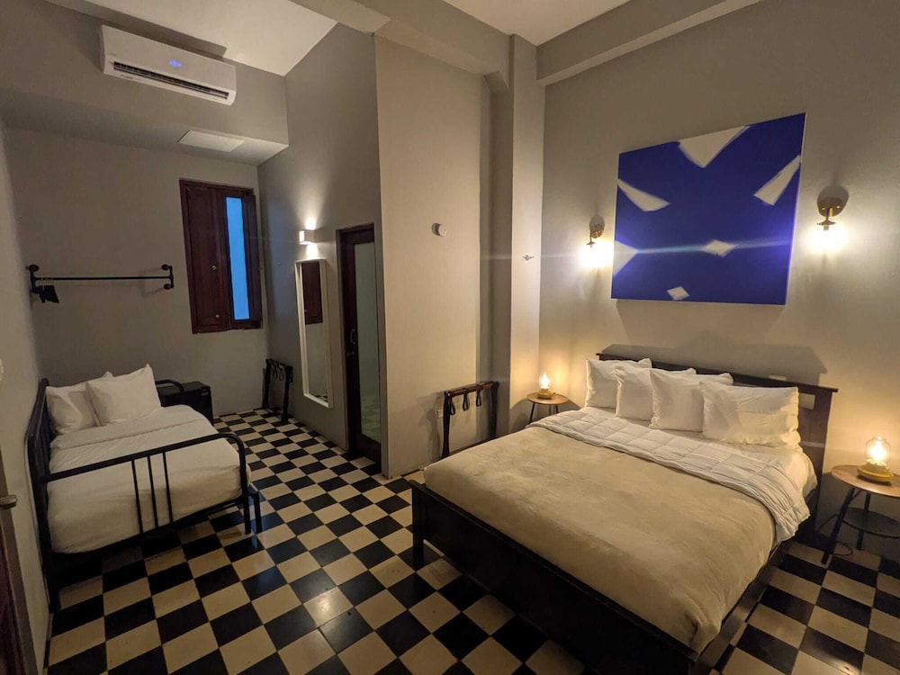 El Colonial - Adults Only 20/50