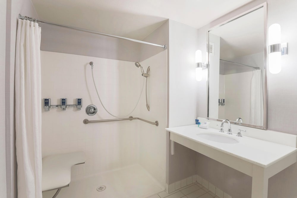 غرفة تقليدية بسرير كينج، Four Points by Sheraton Ontario-Rancho Cucamonga 8/9