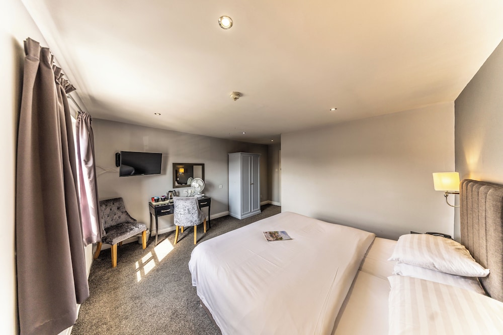 The Lion Pub With Rooms 24/63
