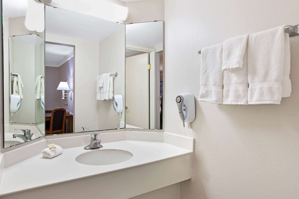 La Quinta Inn El Paso East Lomaland 17/42