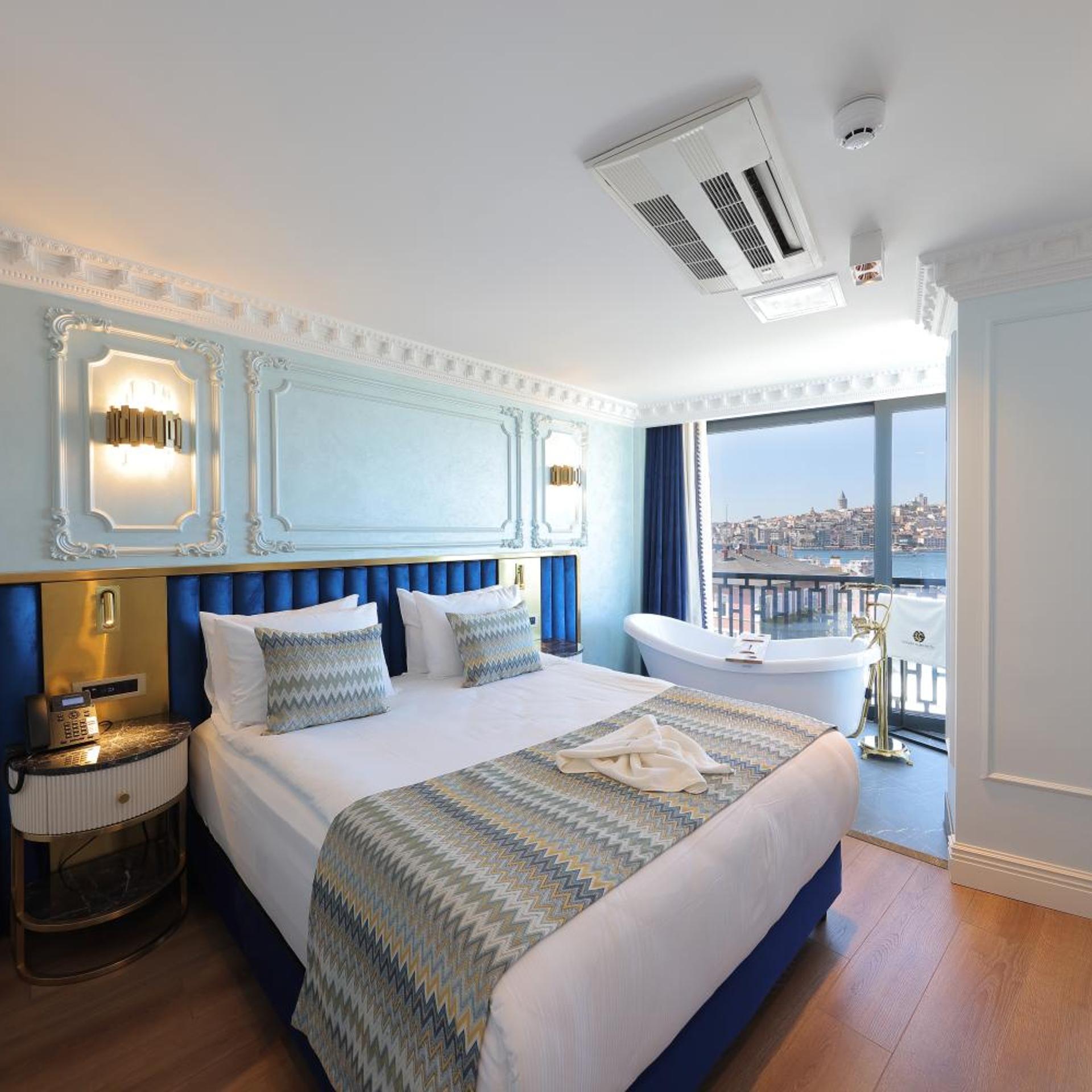 Gold, Horn, Suite, Bathtub