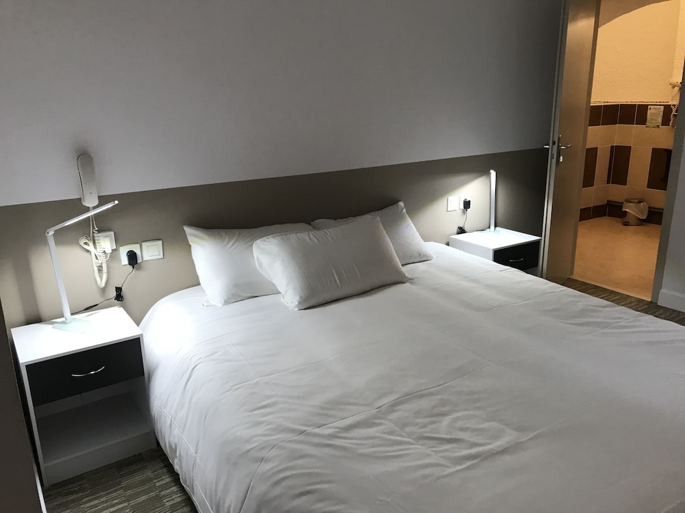 Hôtel Du Clocher 11/25