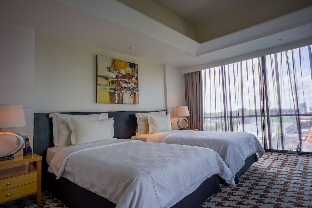 ARTOTEL TS Suites Surabaya 7/34