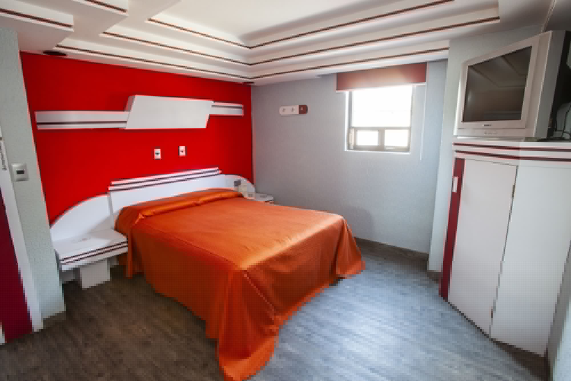 BASIC, QUEEN BED