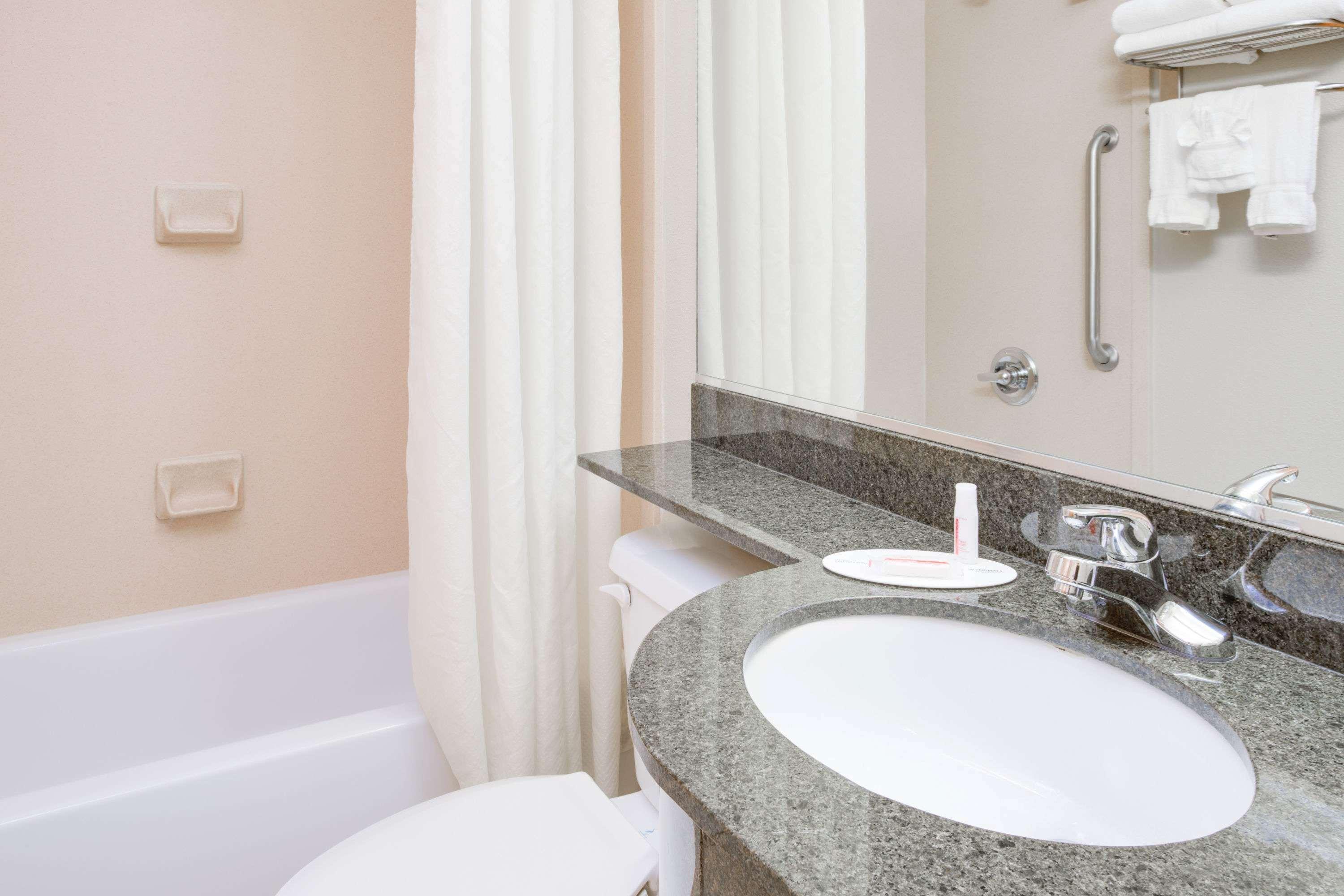 Microtel Inn & Suites by Wyndham Saraland/North Mobile 14/16