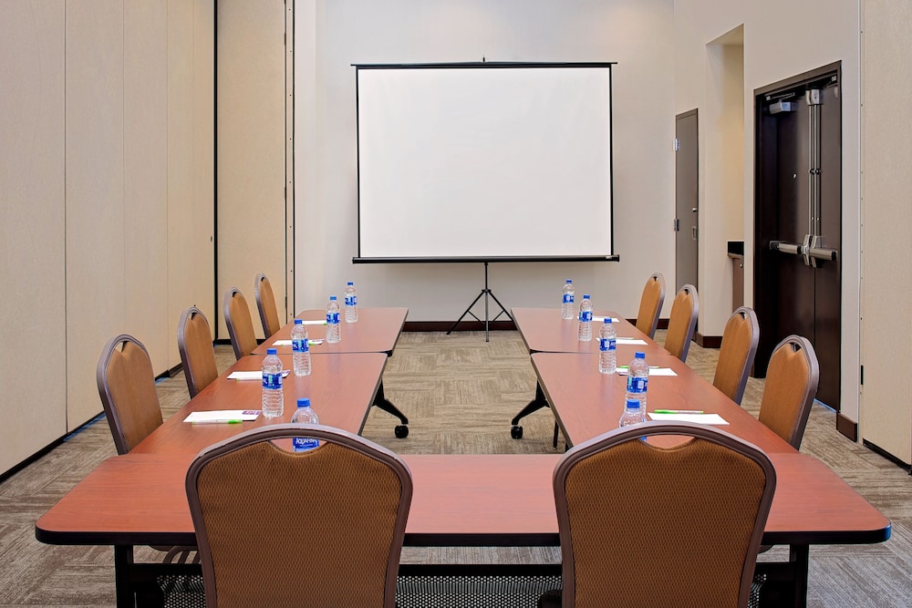 Hyatt Place Pittsburgh-North Shore 34/41