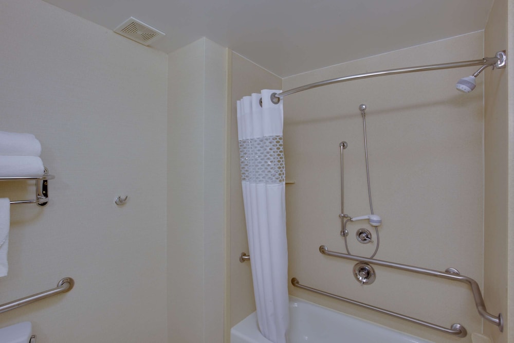 Hampton Inn Auburn Ma 11/36
