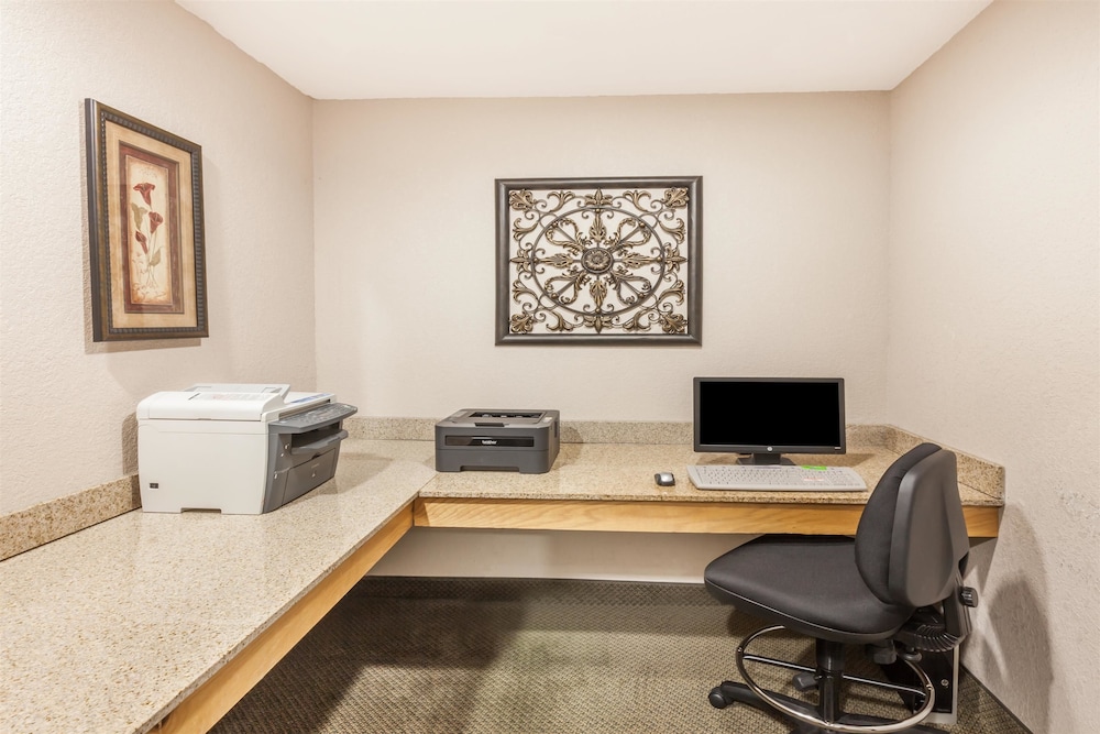 Ramada By Wyndham Oklahoma City Airport North 27/32