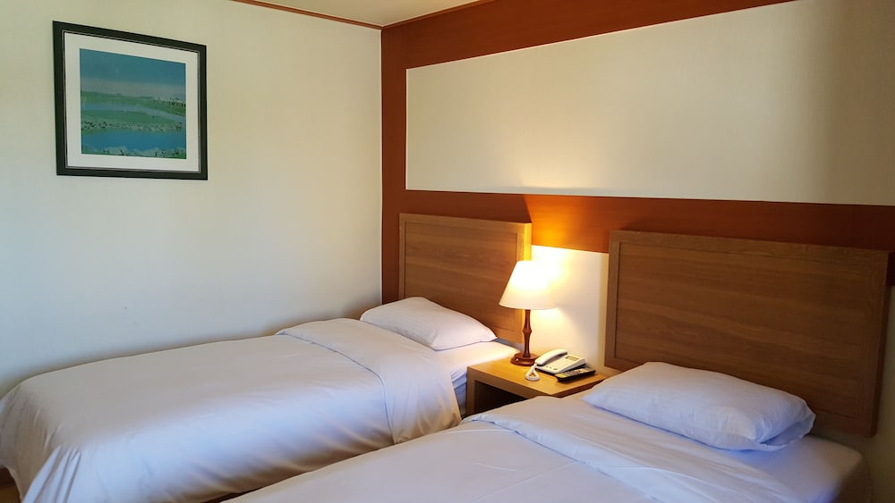 Diamond Hotel 9/38