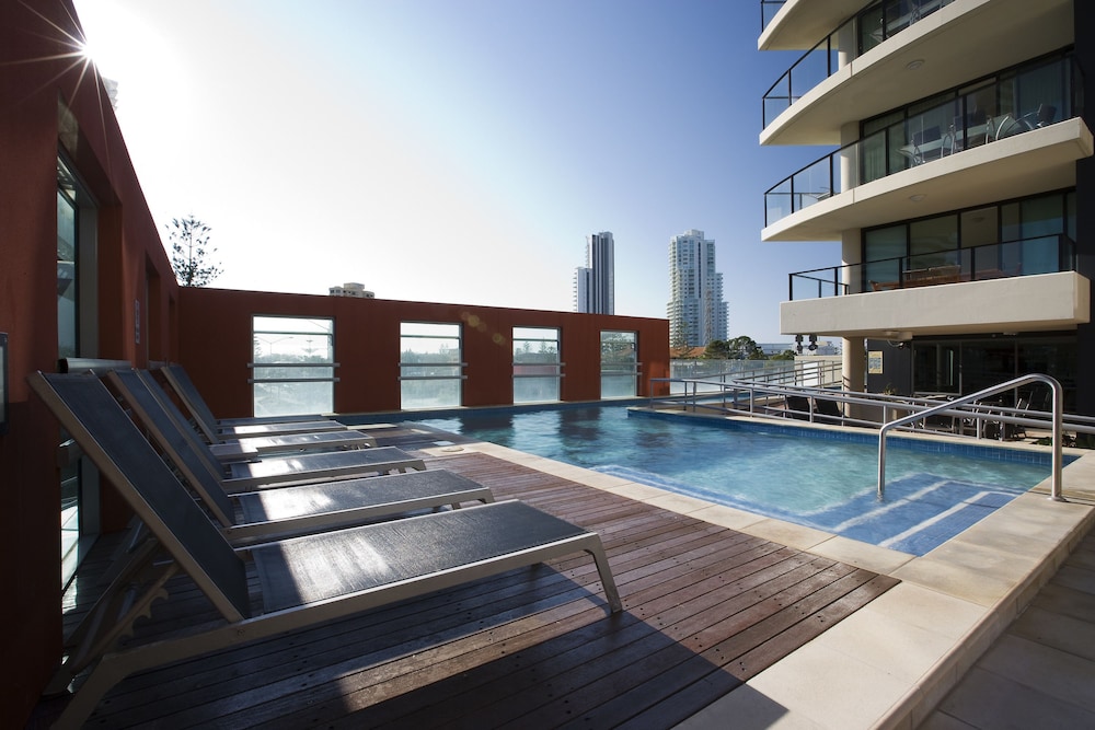 Mantra Broadbeach on the Park 11/70