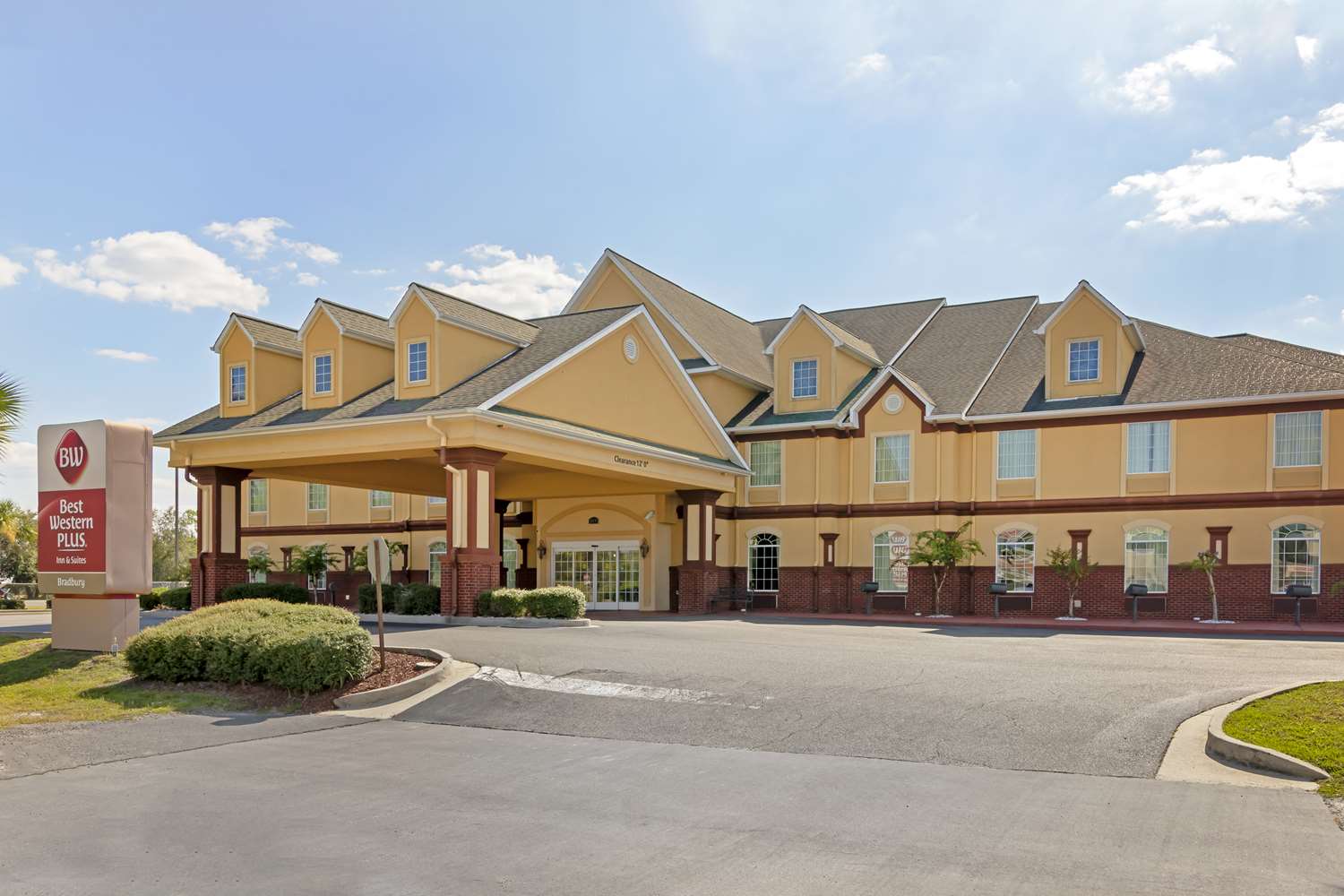 Best Western Plus Bradbury Inn & Suites 4/39
