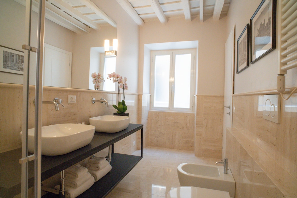Kame Hall Luxury Rooms 8/31