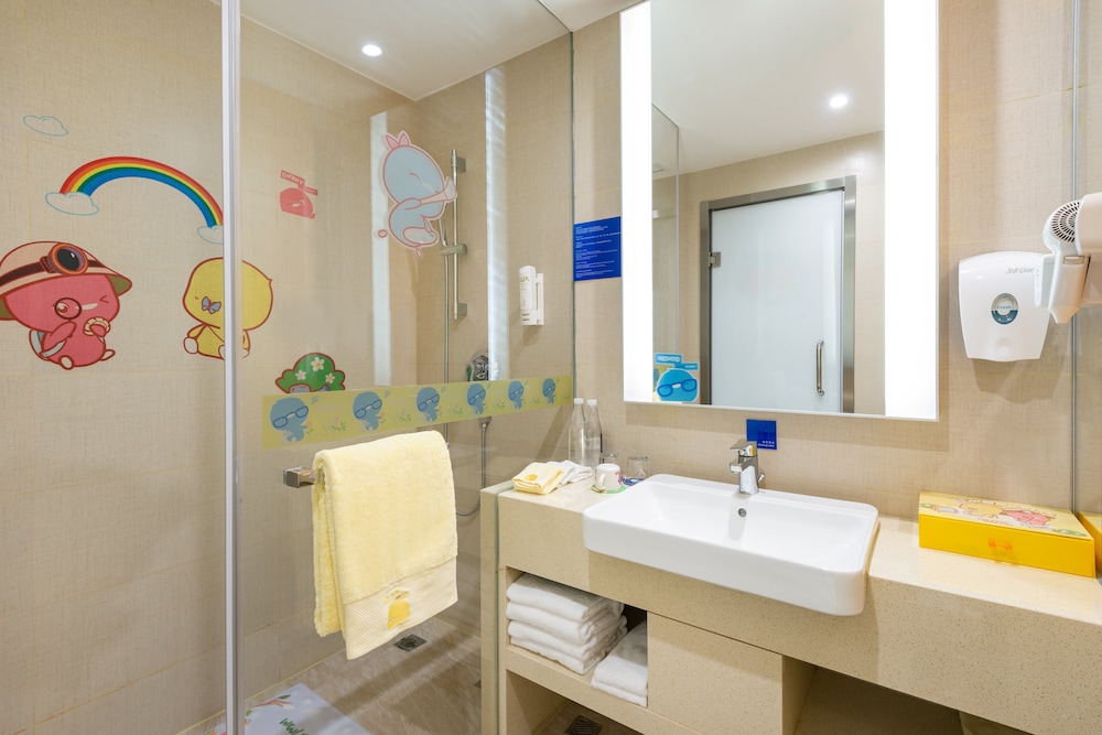 Holiday Inn Express Shanghai Zhenping 30/69