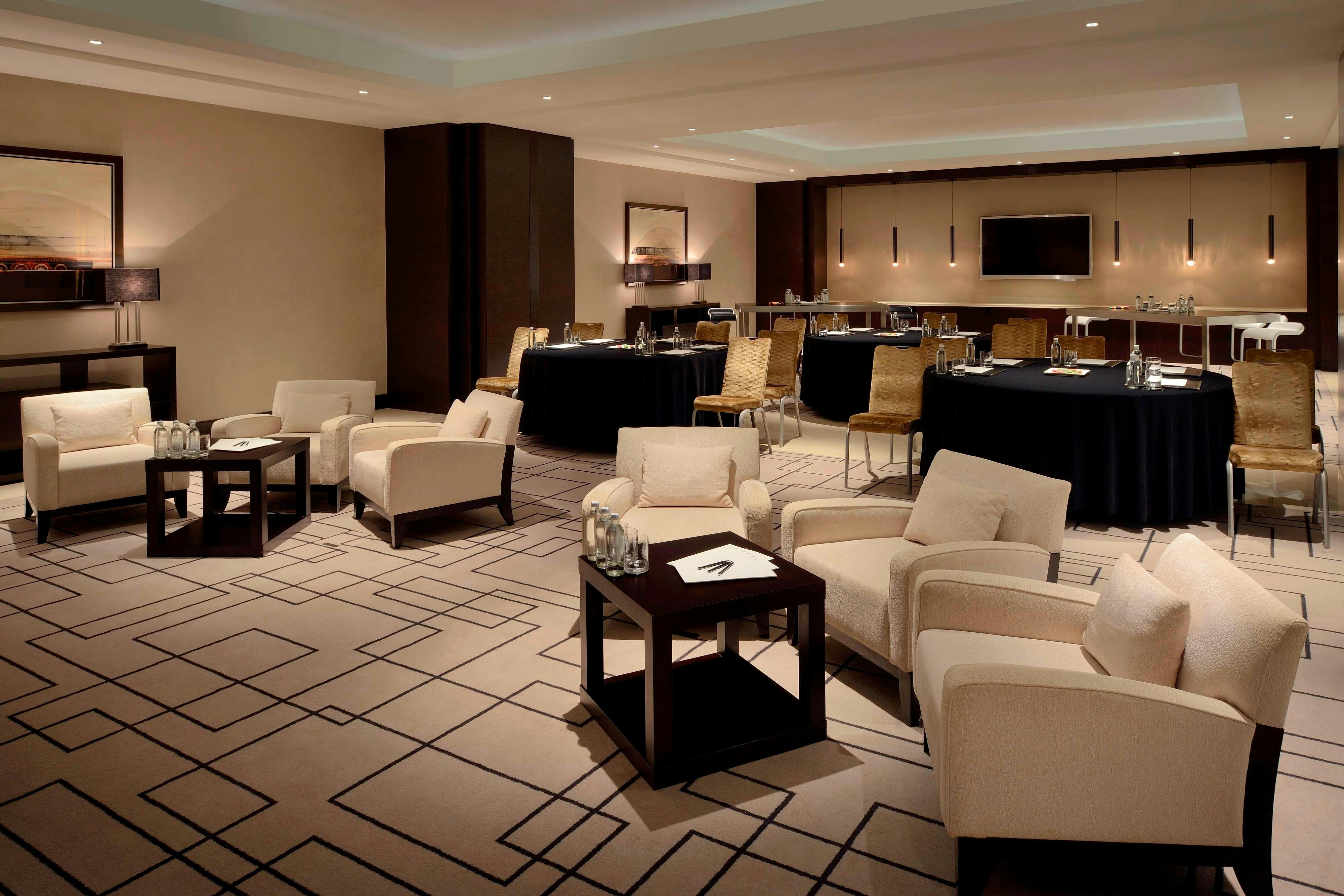 JW Marriott Marquis Hotel 67/79