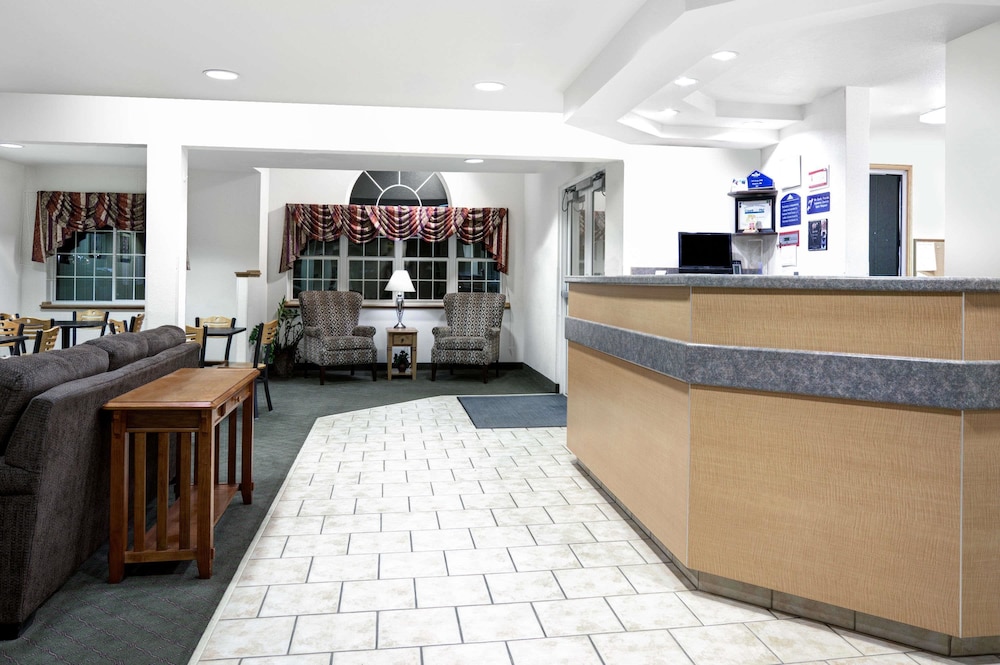 Microtel Inn & Suites by Wyndham Mankato 3/17
