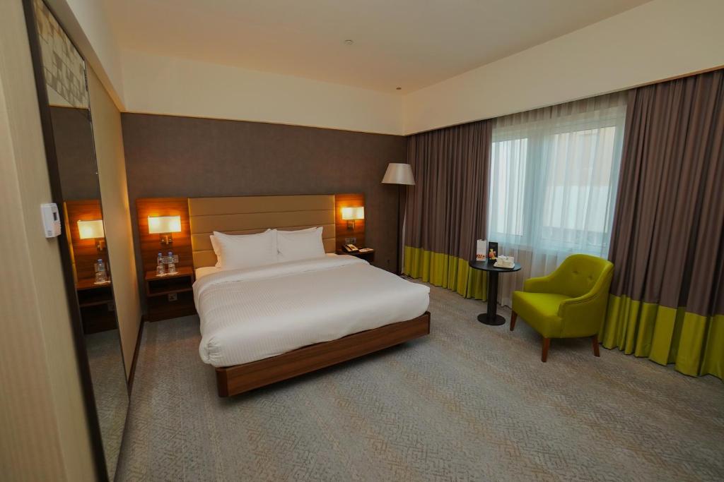 Deluxe, Twin Beds, Queen Bed