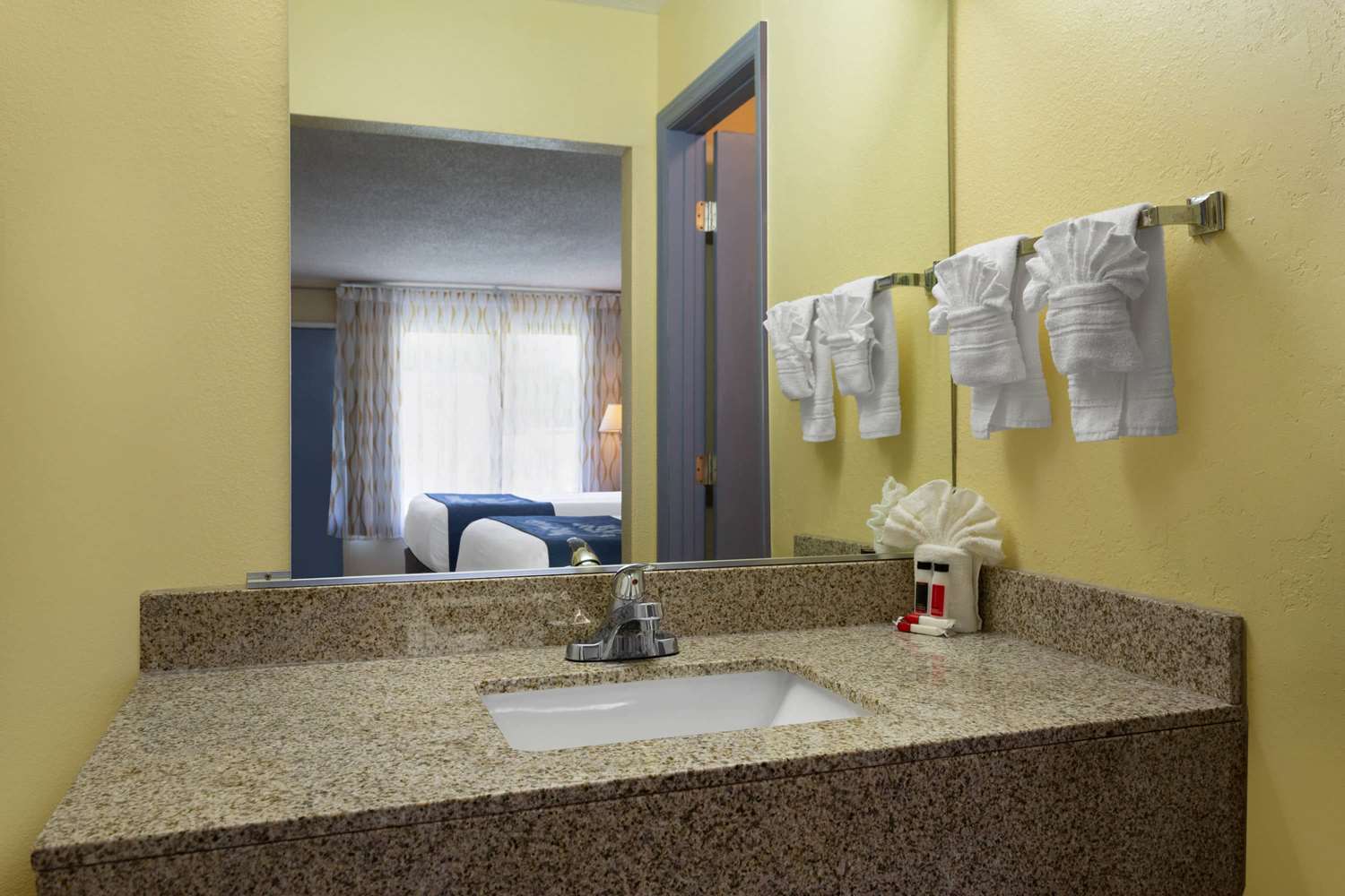 Days Inn By Wyndham Greensboro Airport 11/12