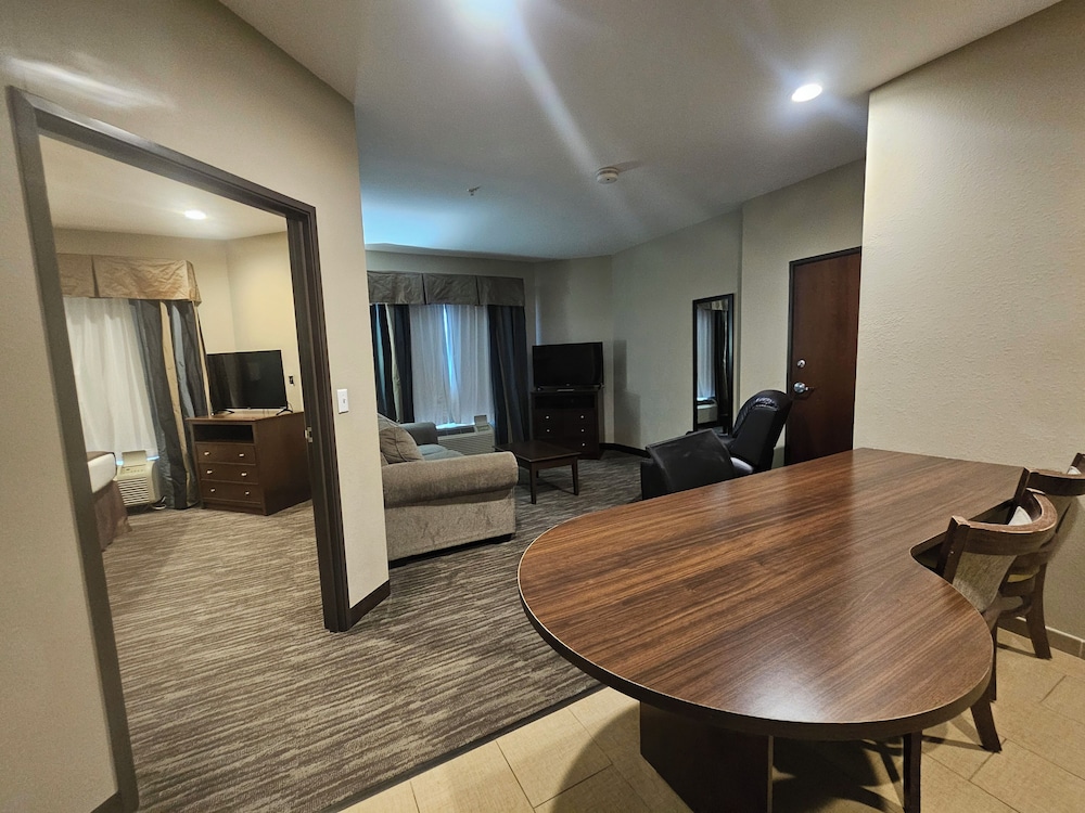 Heritage Place Hotel & Suites 41/48