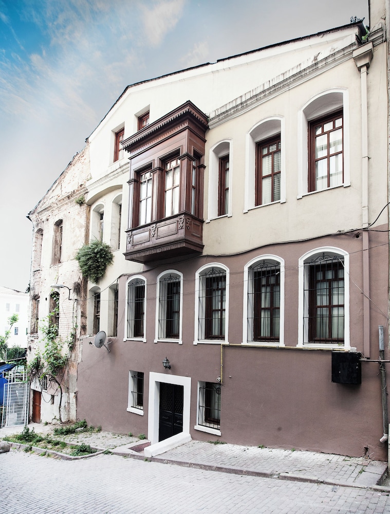 The Pashas House 3/44