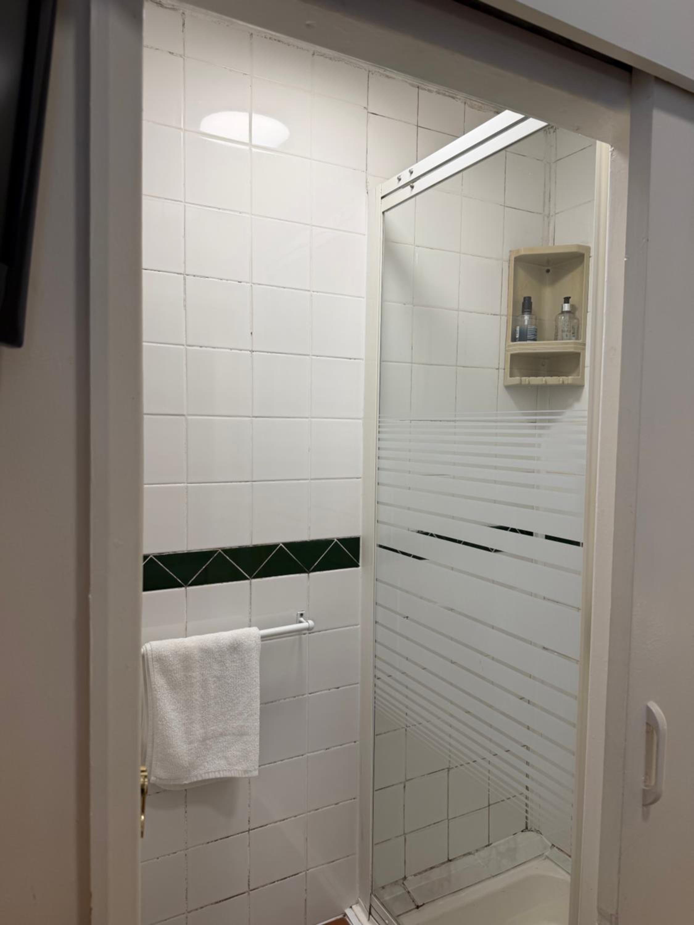 Oakwood Bed and Breakfast Heathrow 23/25