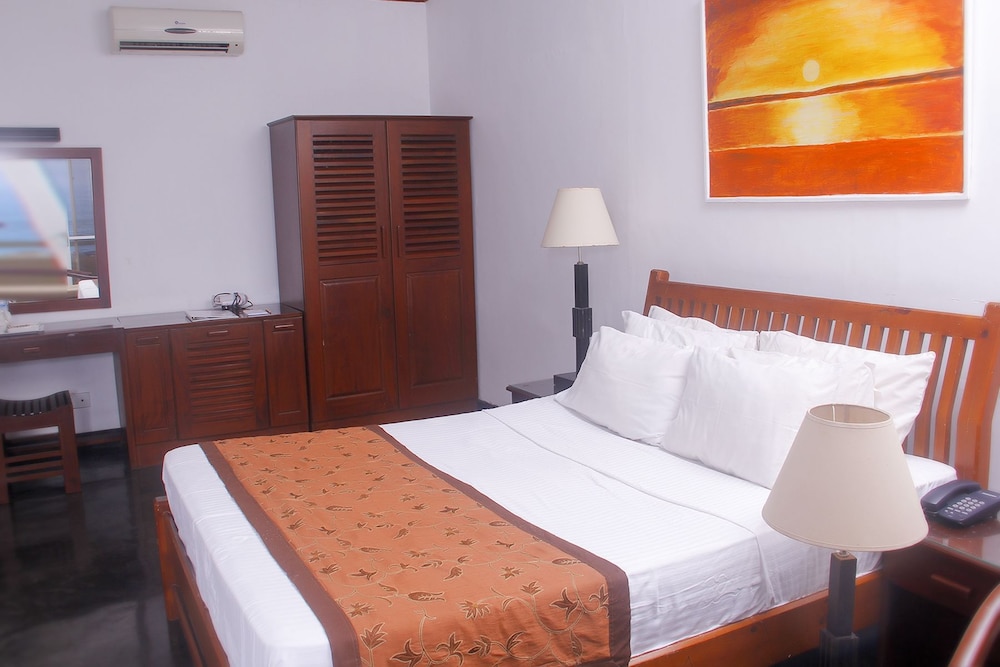 Sanmali Beach 8/41
