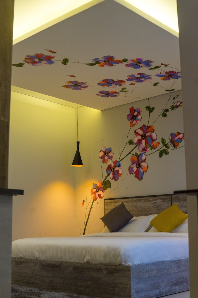 Urbano Hotel 8/50
