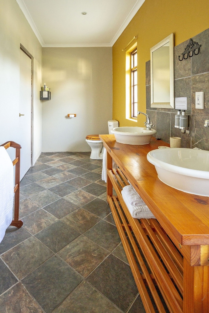 Airlies Guest House 48/50