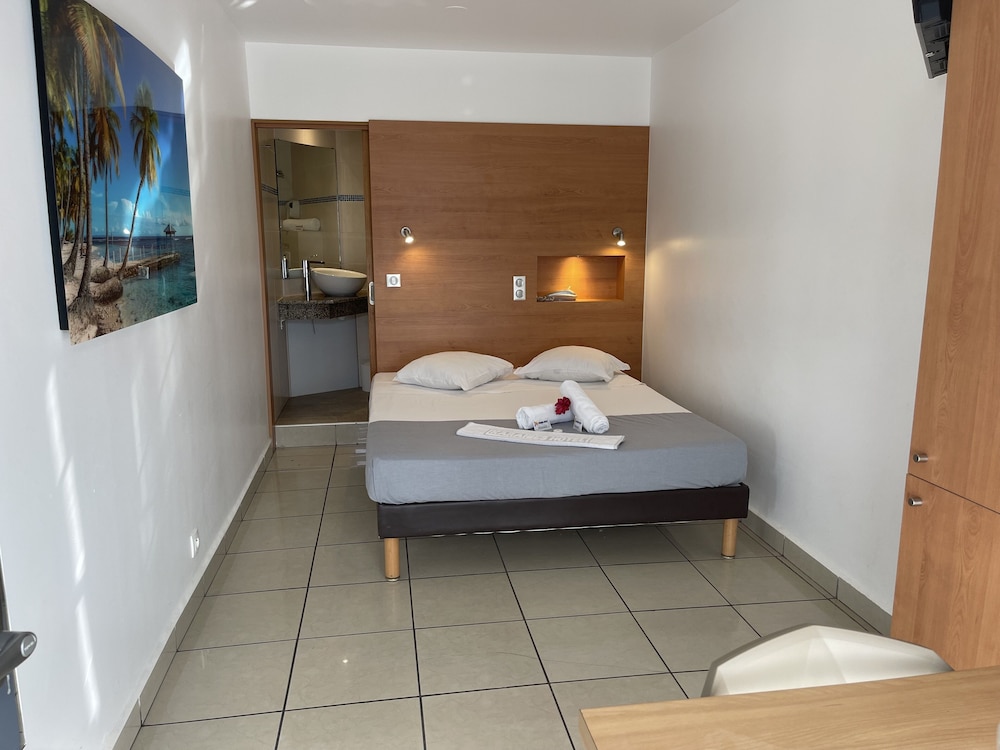 KARAIBES HOTEL 27/65