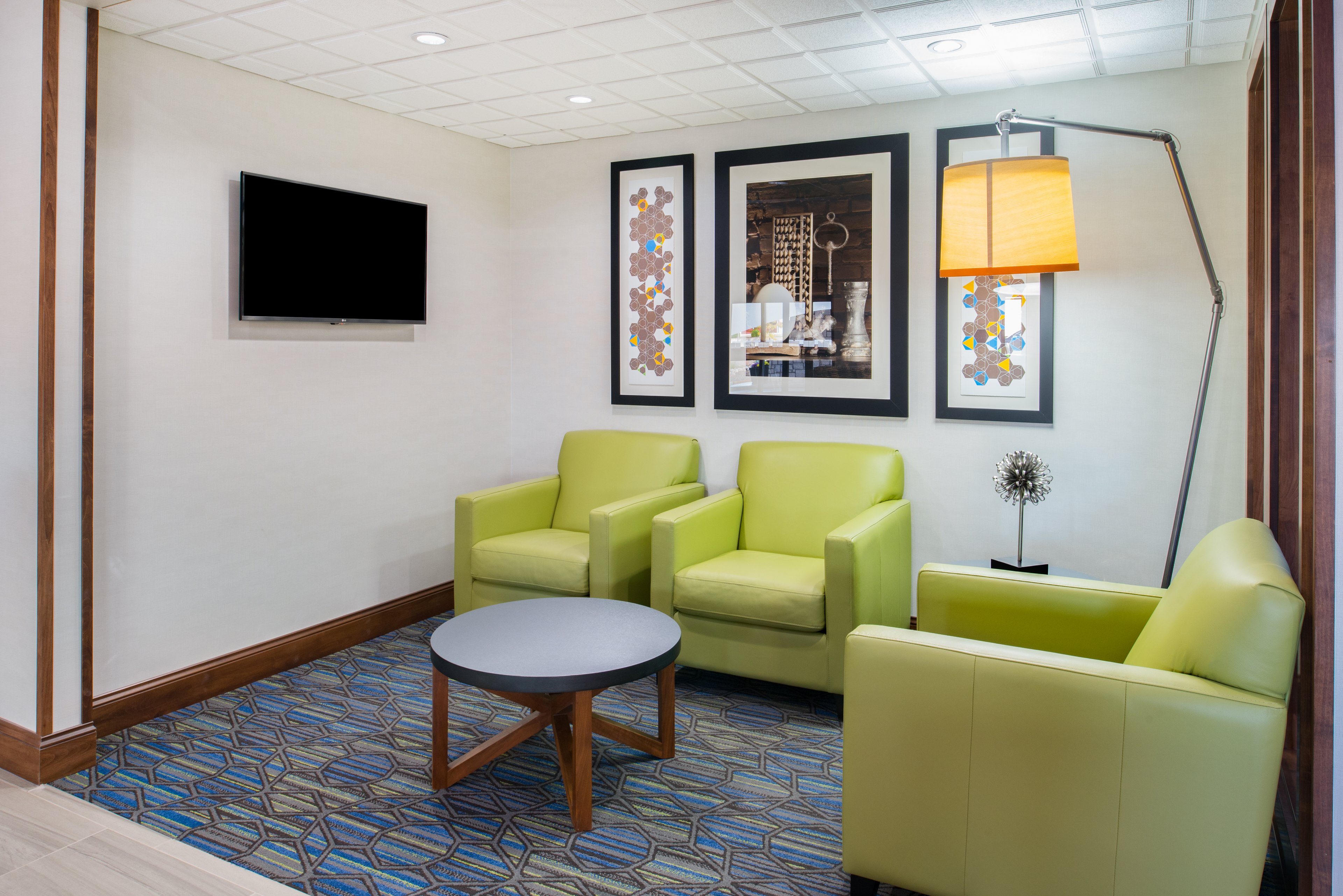 Holiday Inn Express Hotel Suites Bismarck 27/42