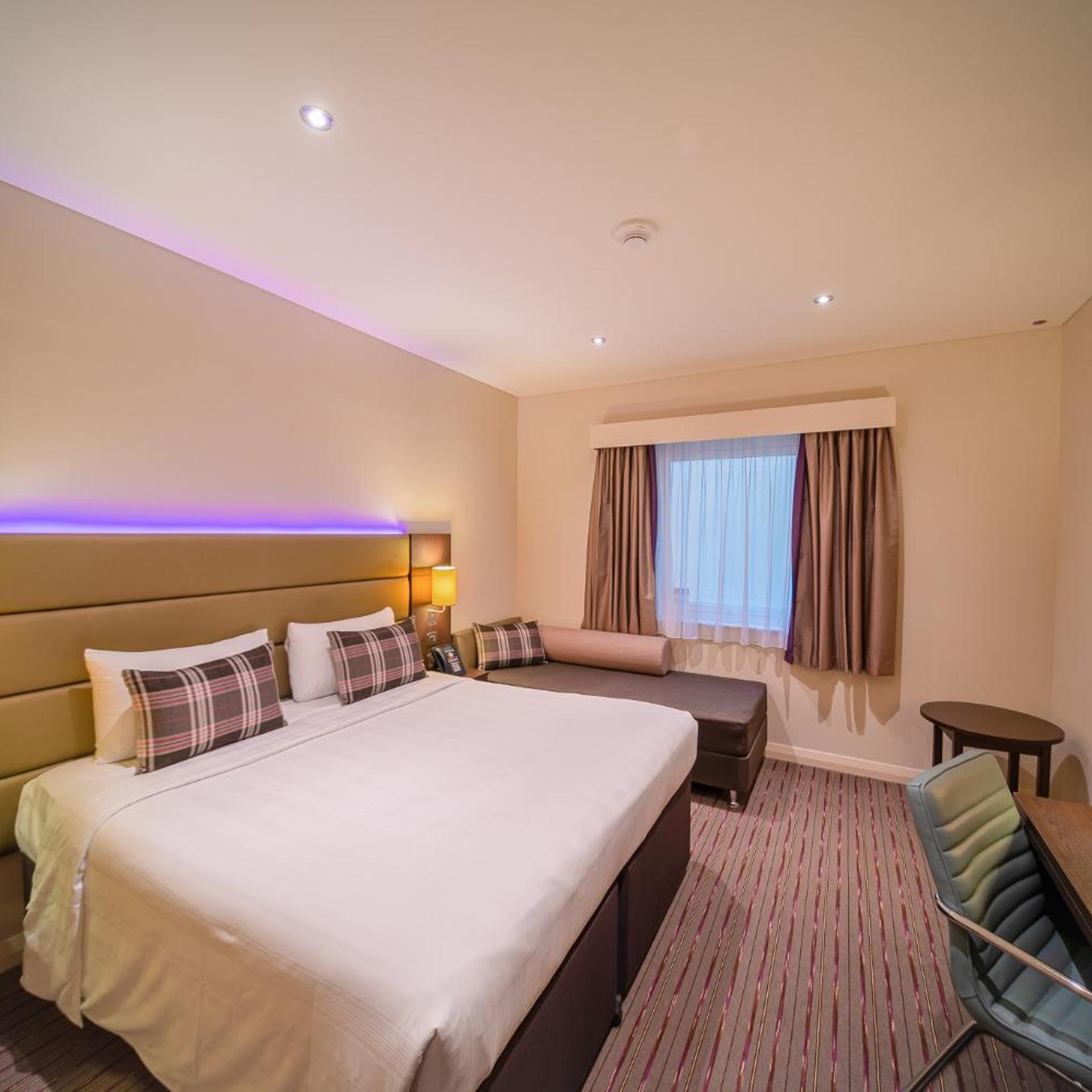 Room, Quadruple
