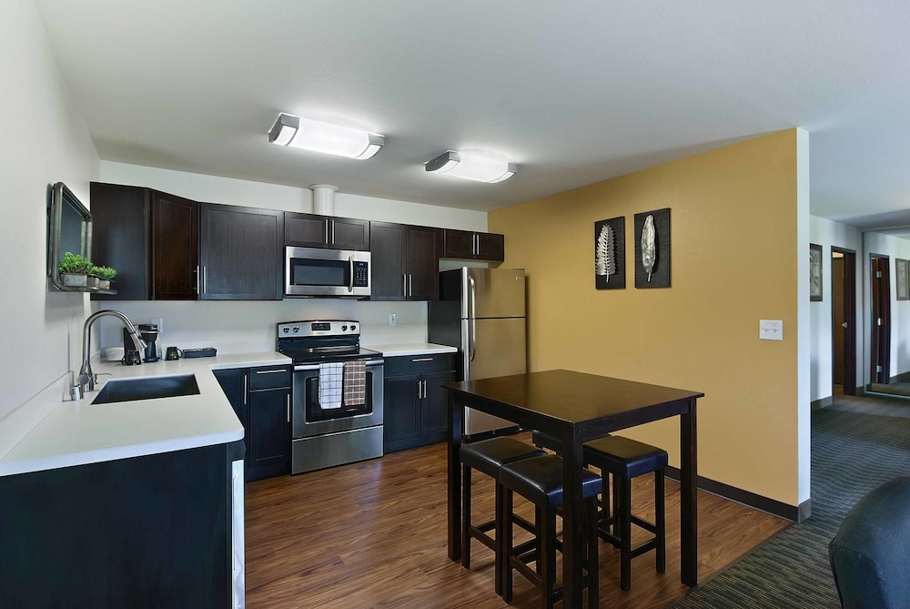Oxford Suites Yakima 31/45