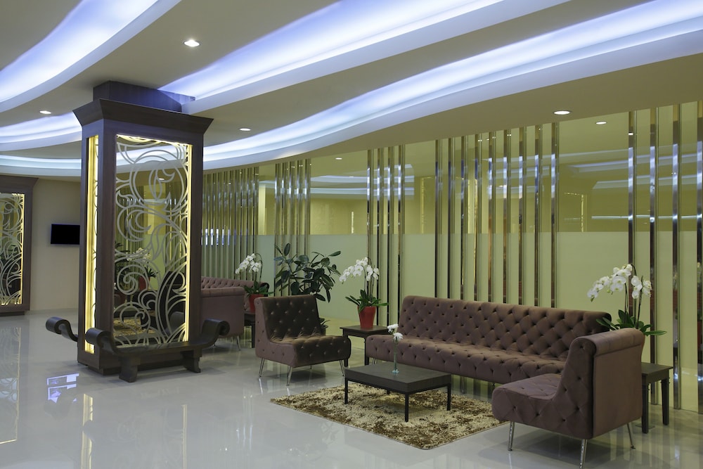 Santika Depok 6/51