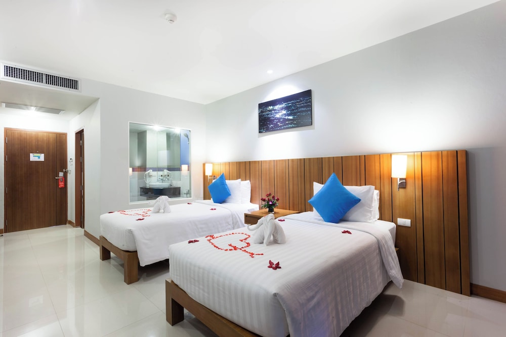 Deluxe Pool Access Room, Andakira Hotel 7/10