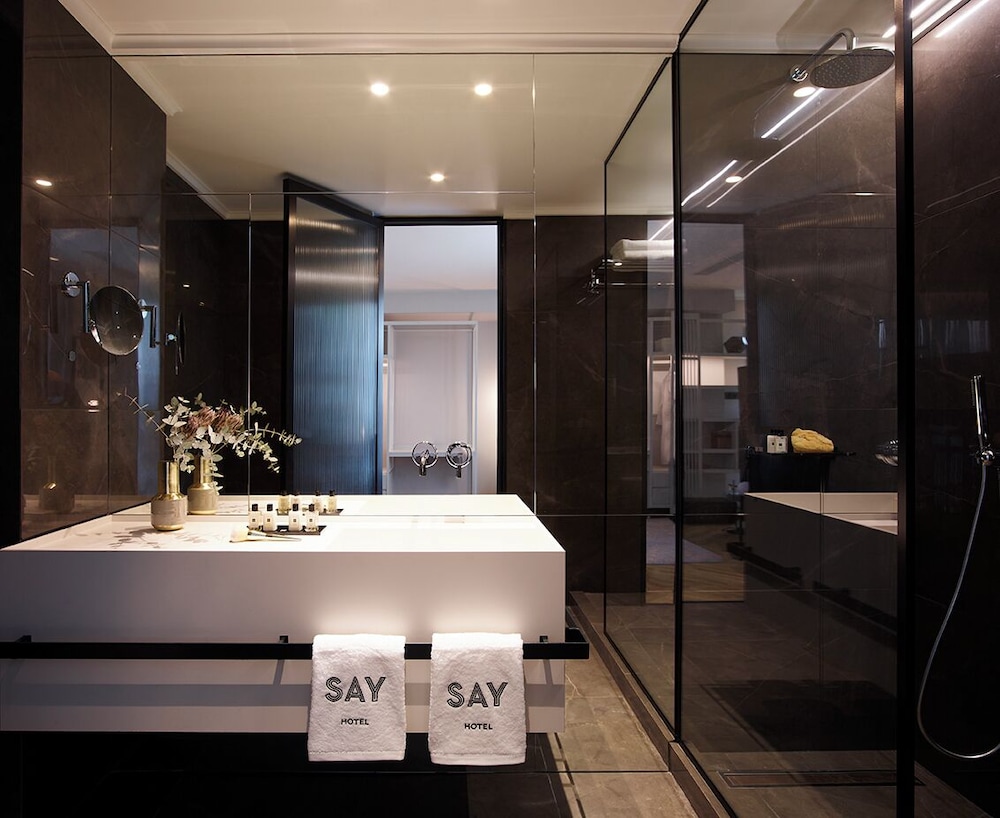 EXECUTIVE, SUITE