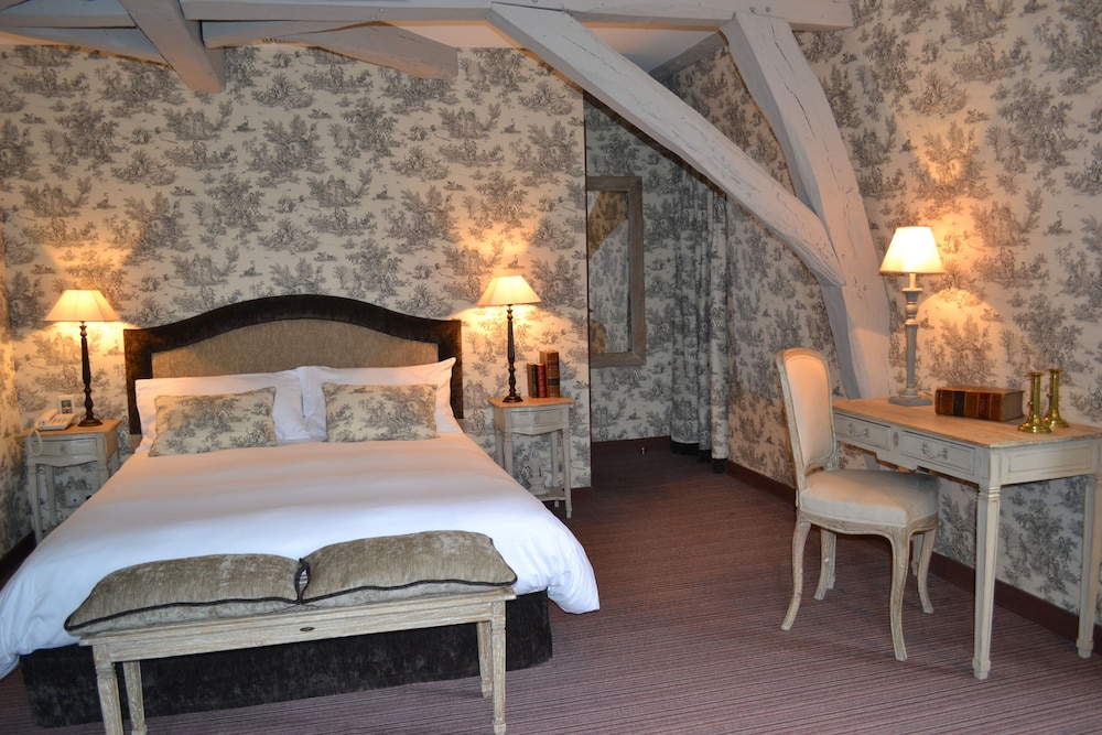 Chateau De Lalande 24/72